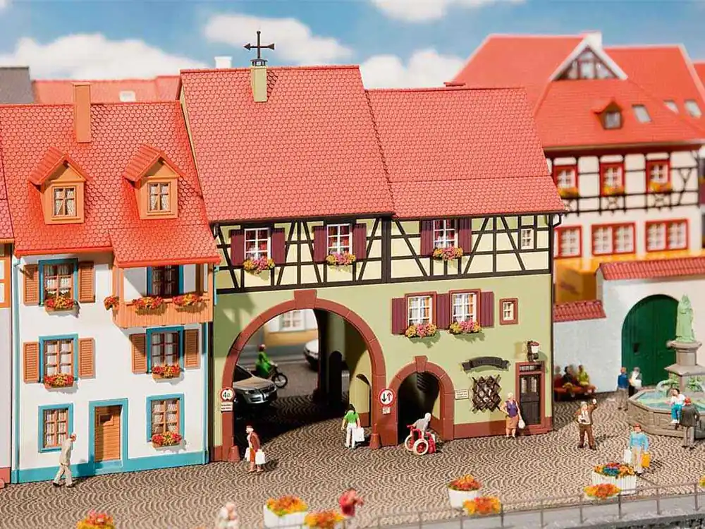 Faller 130499 H0 Stadthaus Niederes Tor Bestseller