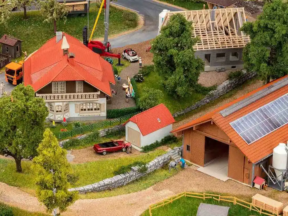 Jetzt Zugreifen Faller 130583 H0 Bauernhaus mit Stallung und Garage