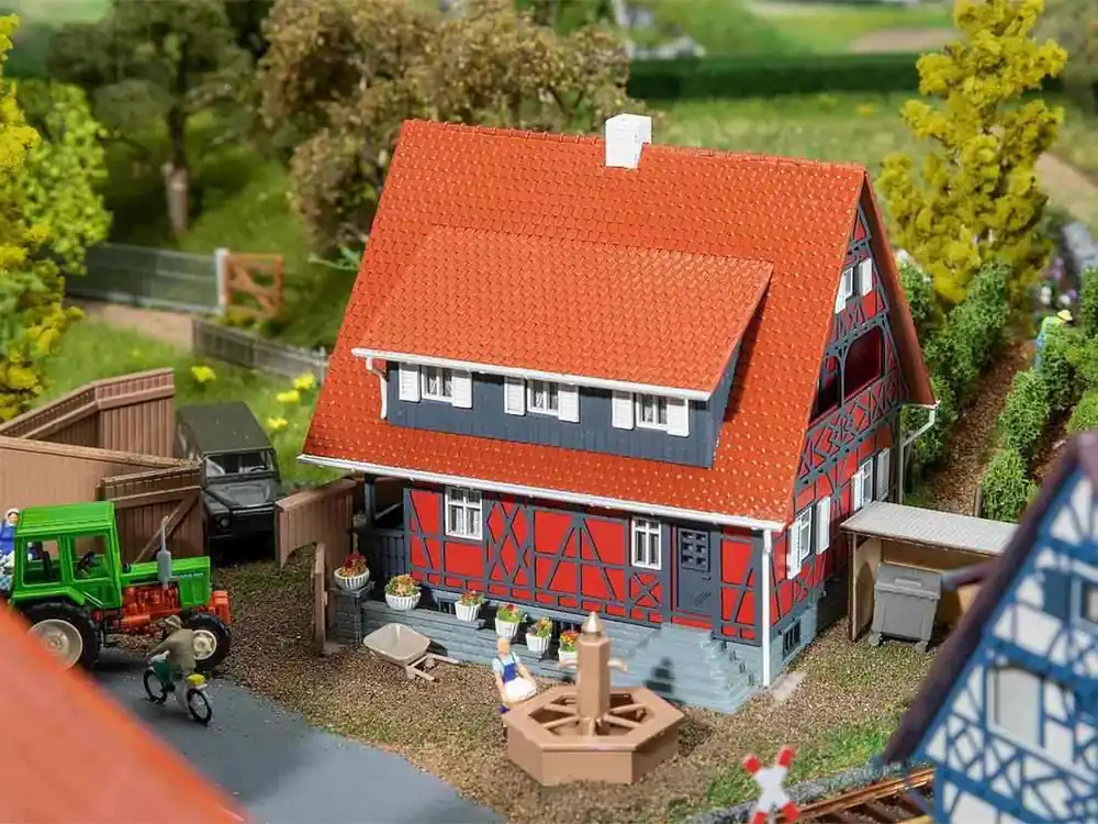 Online Kaufen Faller 130587 H0 Fachwerkhaus mit Brunnen