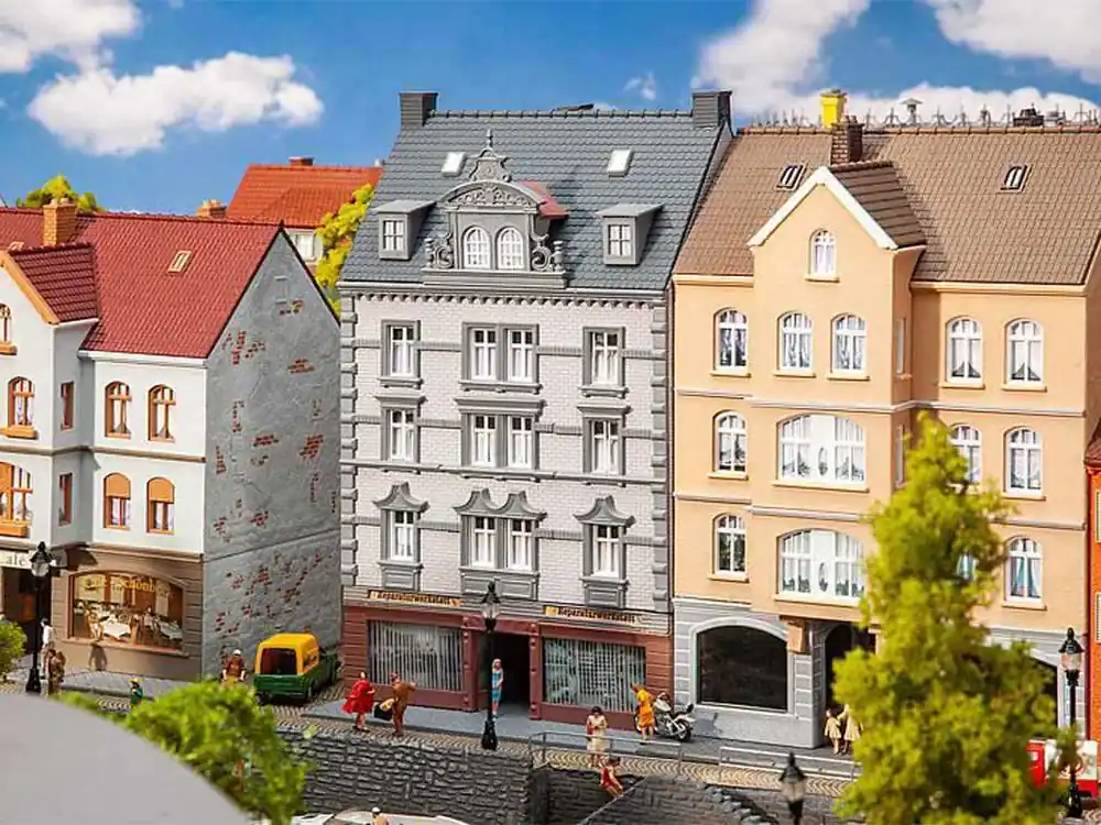 Günstig Faller 130705 H0 Stadthaus mit Reparaturwerkstatt