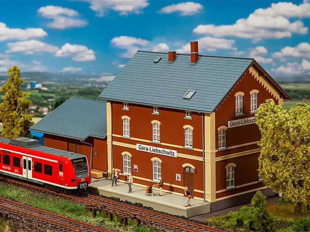 Preisreduziert Faller 191759 H0 Bahnhof Gera-Liebschwitz